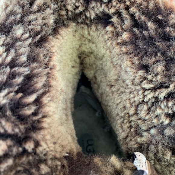 UGG Men’s Brown Leather Boots Size 10 - Picture 4 of 10